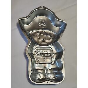 Wilton 2004 Little Boy Pirate Aluminum Cake Pan Treasure Chest 2 layer Capacity